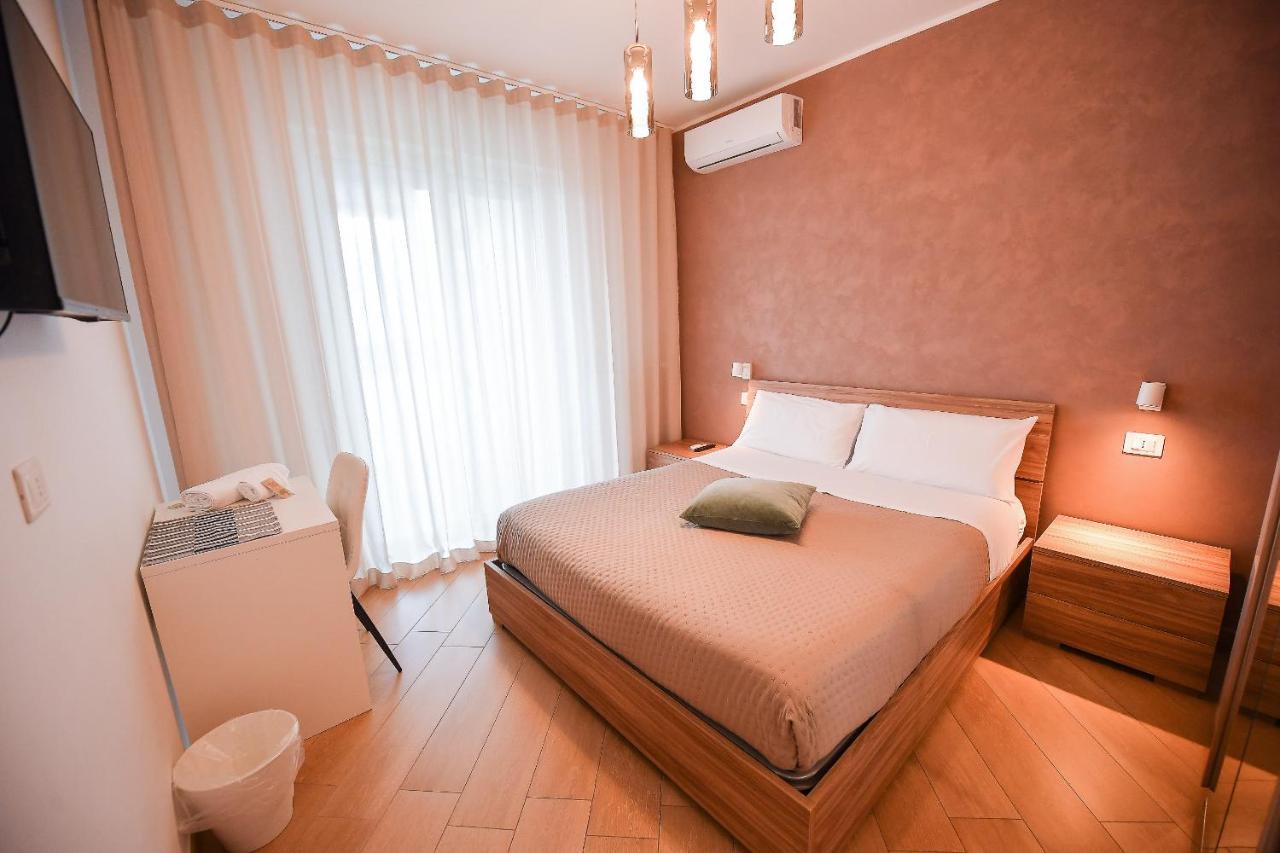 Karol Bari Airport Hotel Exterior photo