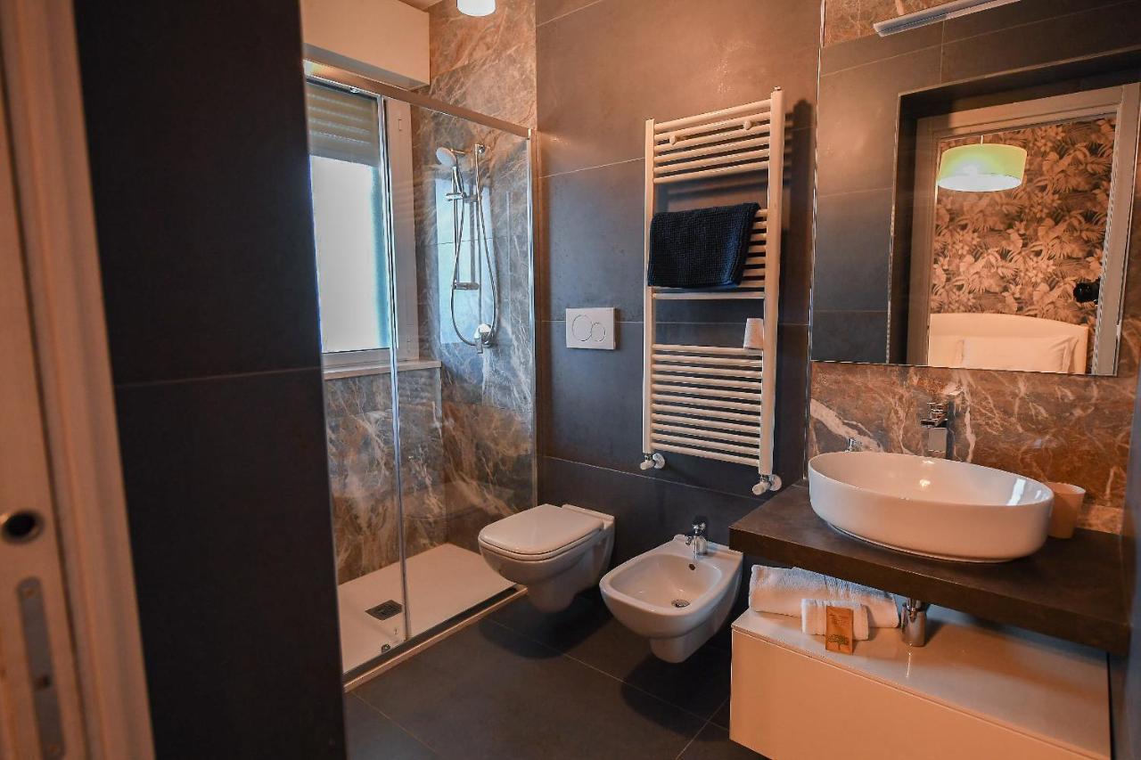 Karol Bari Airport Hotel Exterior photo